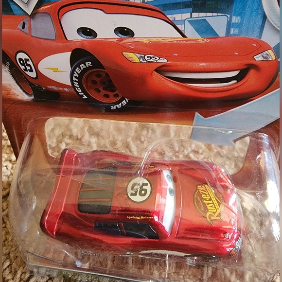 DISNEY Pixar Cars Radiator Springs Lightning McQueen #2 - Picture 3 of 6